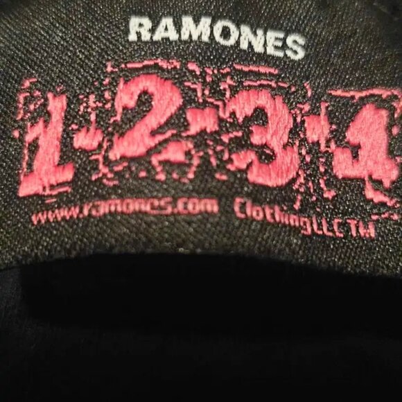 Ramones T-Shirt - Picture 2 of 5